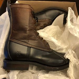 Frye Veronica Duck Boot New with defect 398.00$